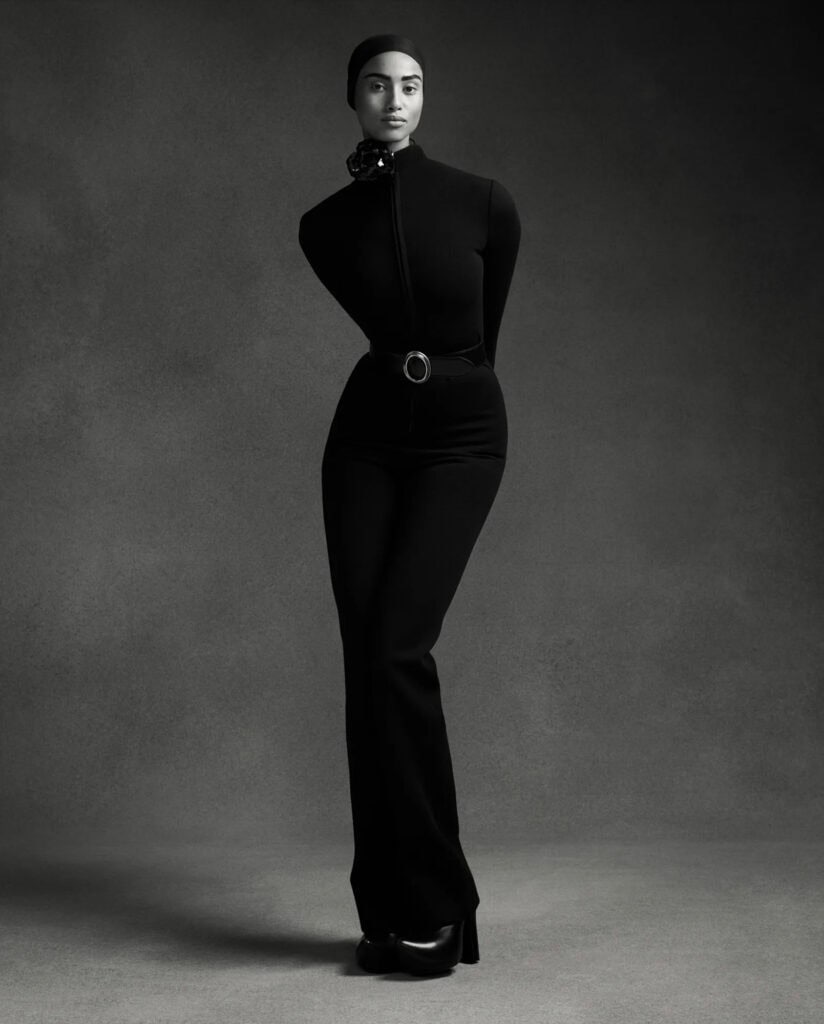 Elegant black outfit for fashion photography at US Vogue | Proportions.